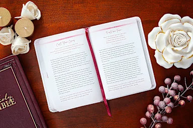 HEARING JESUS: 365 DAILY DEVOTIONS FOR WOMEN