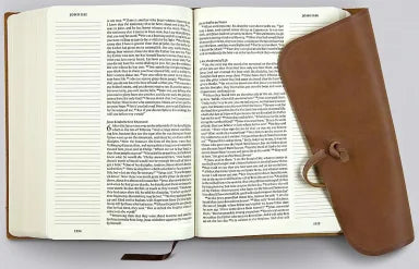 B ESV JOURNALING BIBLE LARGE PRINT BROWN FLAP WITH STRAP (BLACK LETTER EDITION)