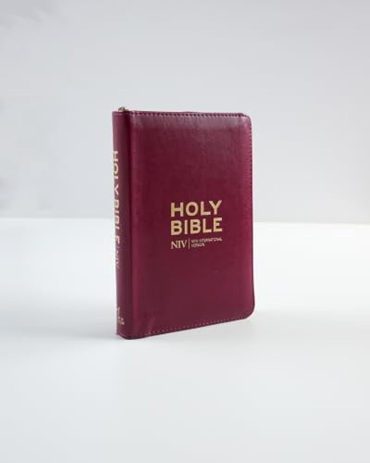 B NIV POCKET BIBLE WITH GOLD ZIP MULBERRY