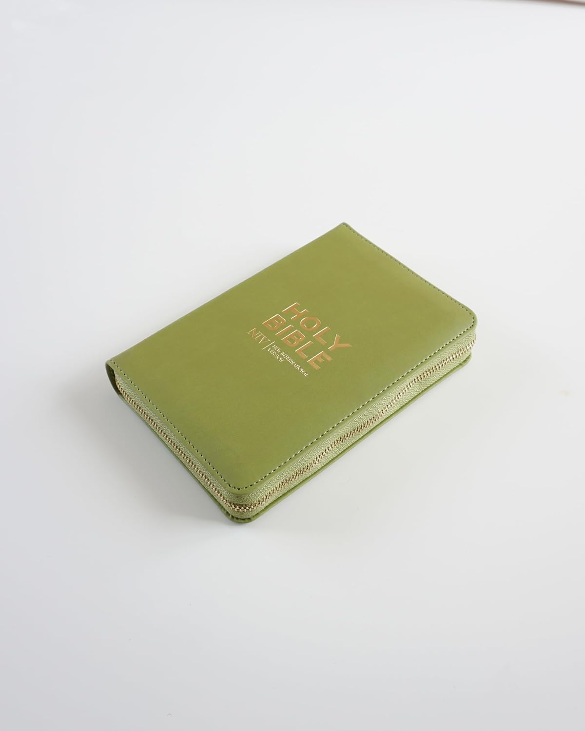 B NIV POCKET BIBLE WITH GOLD ZIP OLIVE