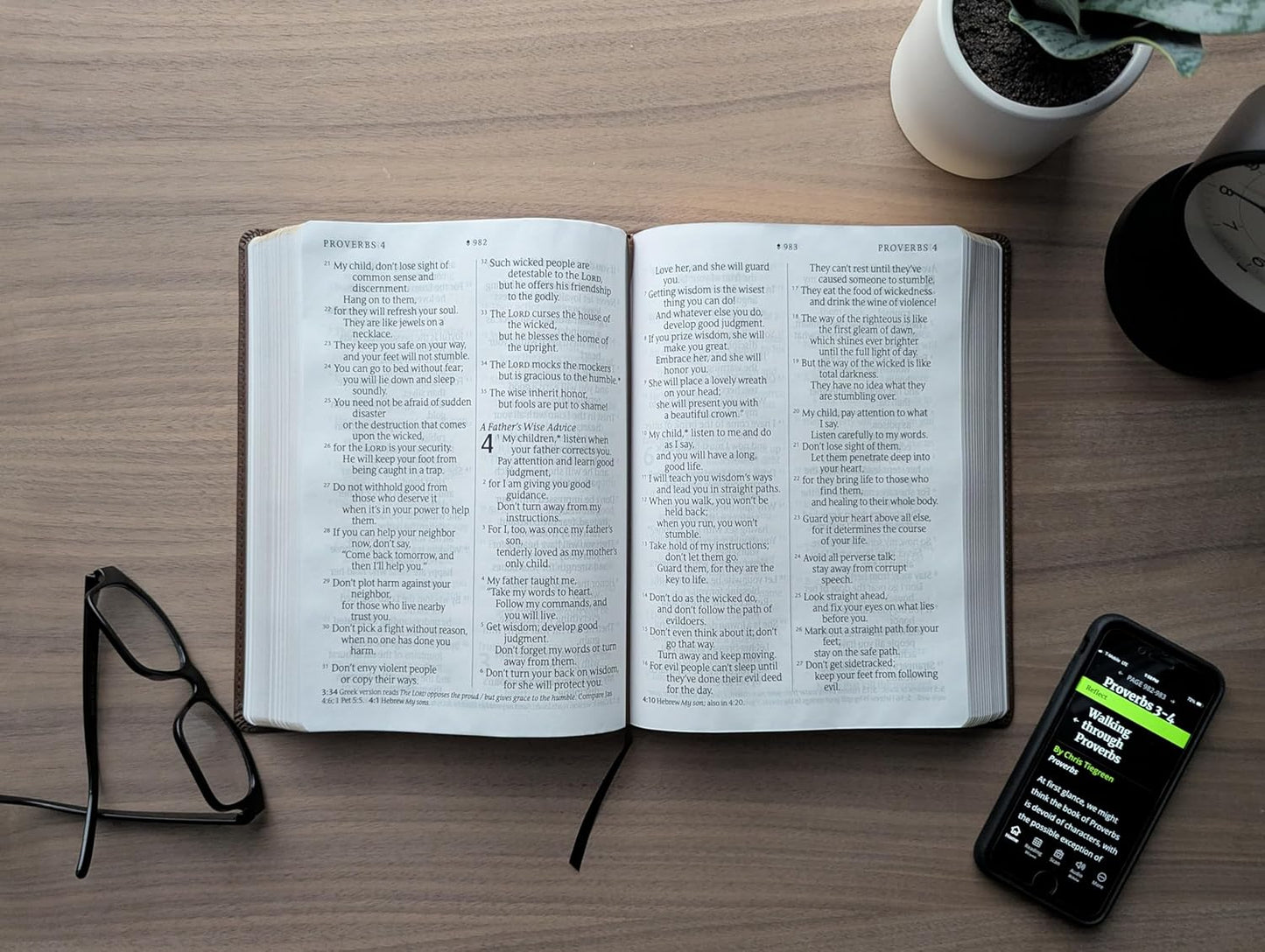 NLT GIANT PRINT BIBLE FILAMENT-ENABLED RUSTIC BROWN GOLD CROSS (RED LETTER EDITION)