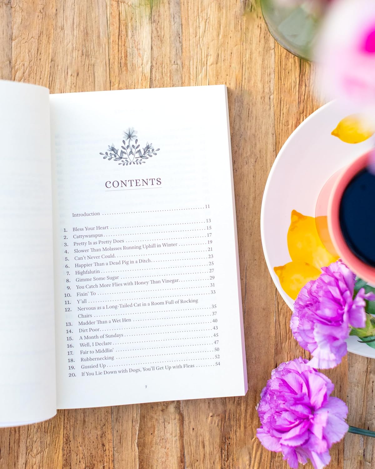 SOUTHERN SUNSHINE: 90 DEVOTIONS TO BRIGHTEN YOUR DAY AND BLESS YOUR HEART