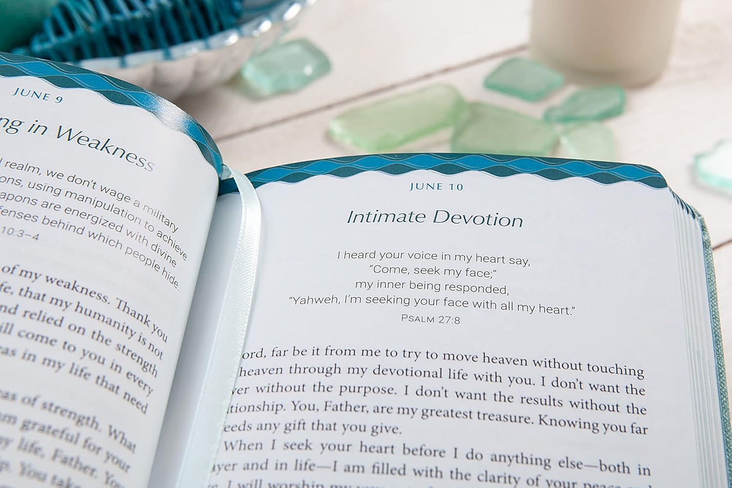 PRAYERS FROM THE THRONE ROOM: 365 MEDITATIONS AND DECLARATIONS