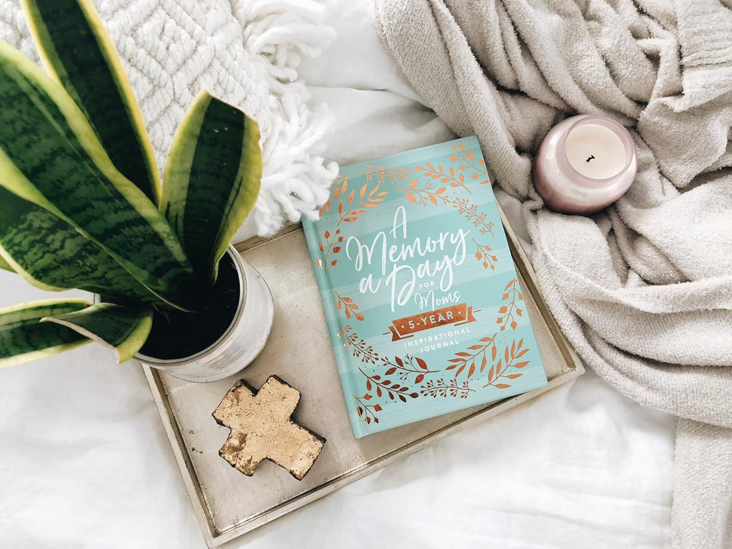 A MEMORY A DAY FOR MOMS: A FIVE-YEAR INSPIRATIONAL JOURNAL