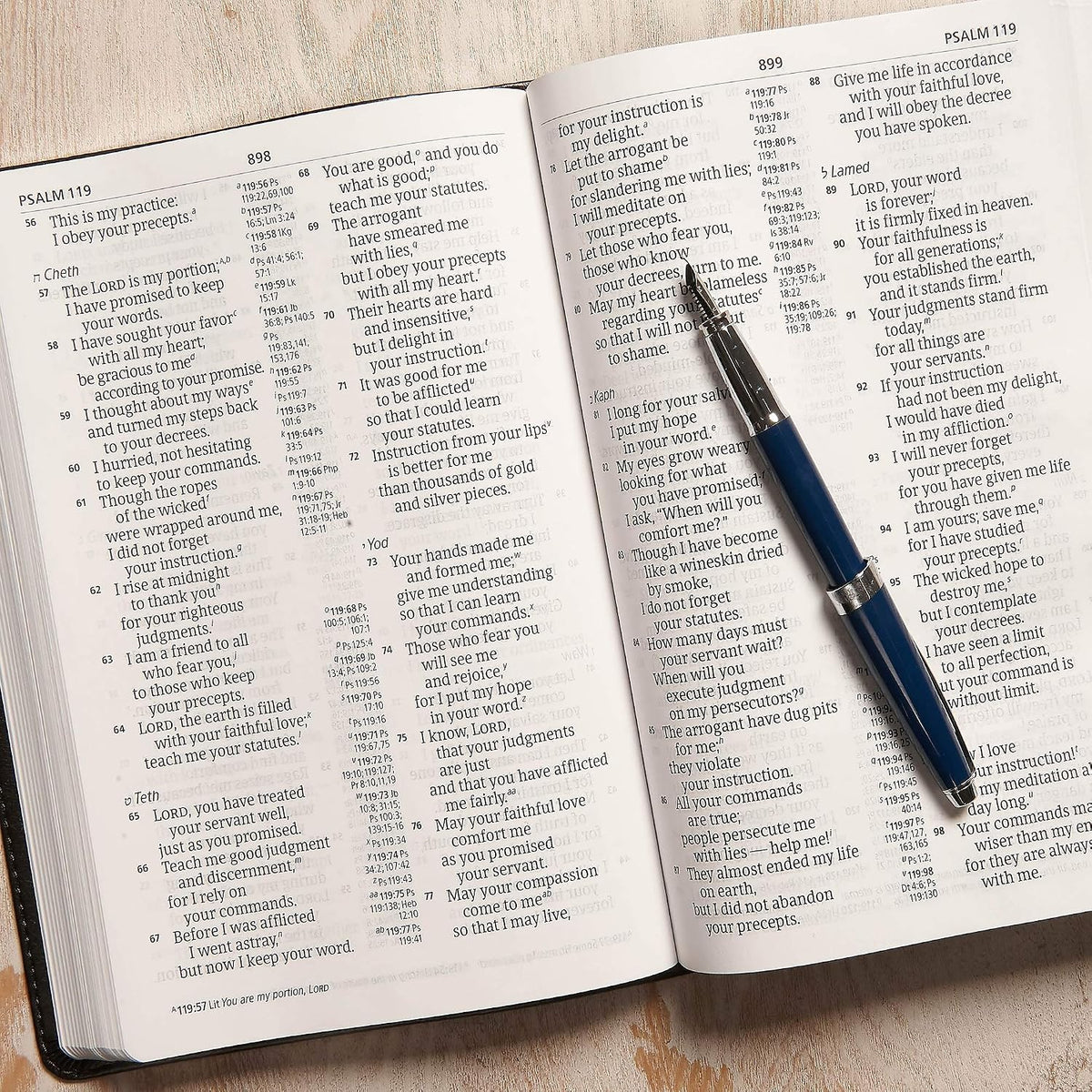 B CSB GIANT PRINT CENTER-COLUMN REFERENCE BIBLE BLACK (RED LETTER EDITION)