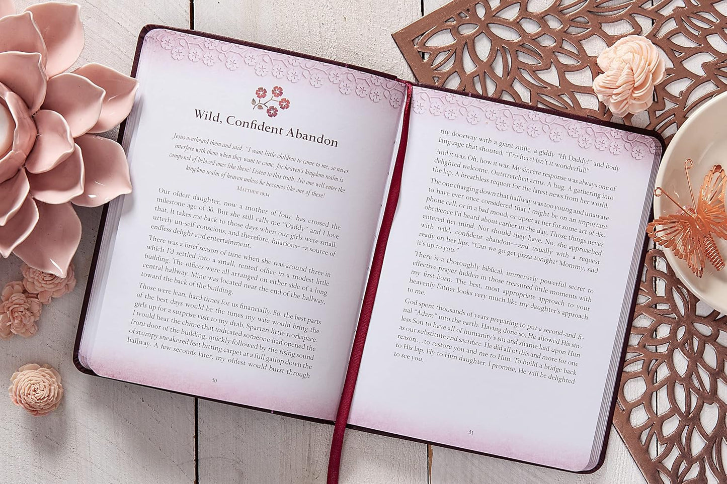RAYING GRACE FOR WOMEN: 55 MEDITATIONS AND DECLARATIONS FOR BELOVED DAUGHTERS OF GOD