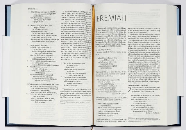 ESV-CE HOLY BIBLE DELUXE MIDNIGHT BLUE EDITION WITH APOCRYPHA