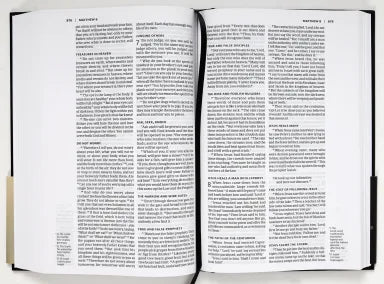 B NIV SLIMLINE BIBLE BLACK (BLACK LETTER EDITION)(ANGLICISED TEXT)